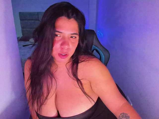 Karlathompson live cam on BongaCams