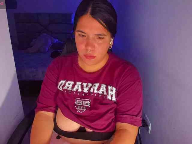 Karlathompson webcam