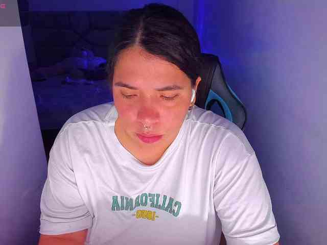 Karlathompson webcam