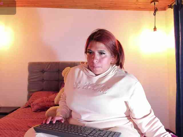 Karlathompson Live Webcam on BongaCams