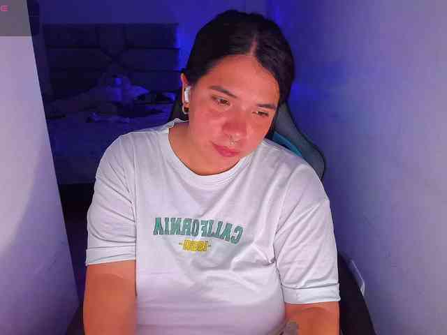 Karlathompson webcam