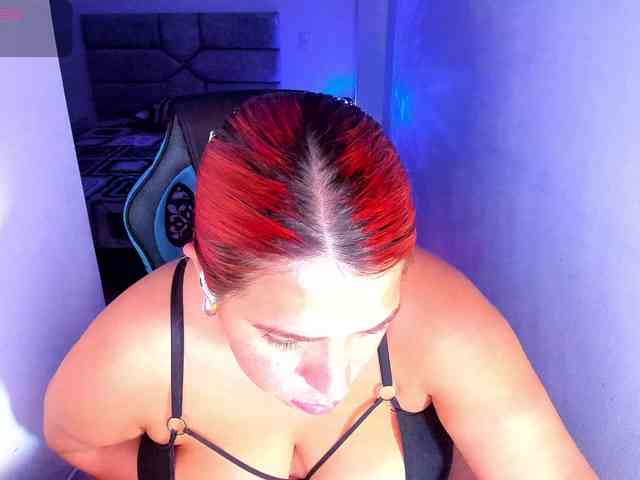 Karlathompson webcam