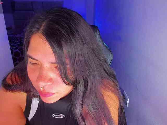 Karlathompson webcam
