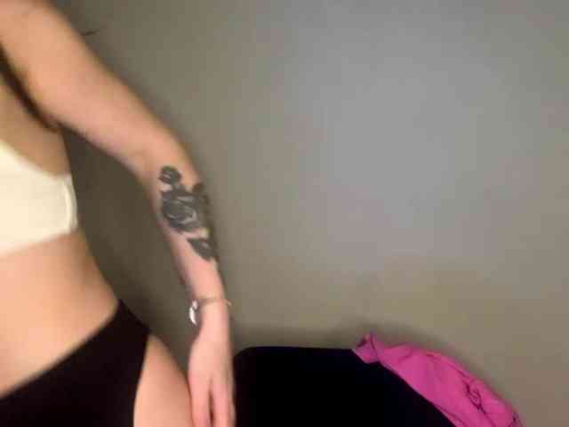 Model: NicoleHotBody