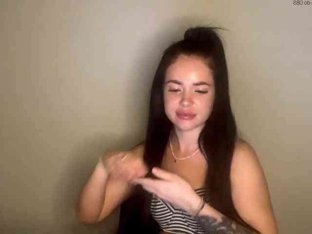 NicoleHotBody webcam