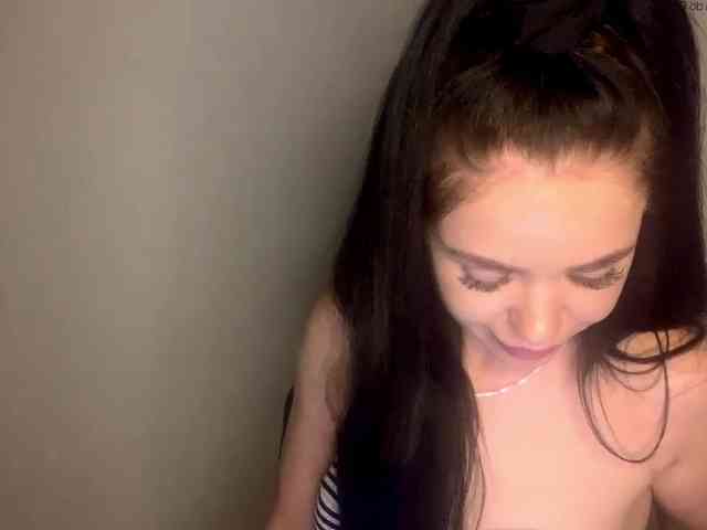 NicoleHotBody webcam