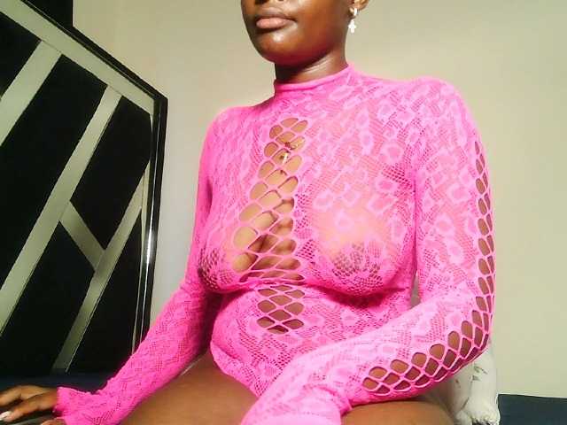Oliviablue live cam on BongaCams