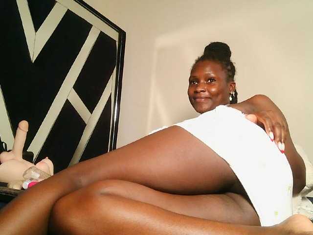 Oliviablue live cam on BongaCams