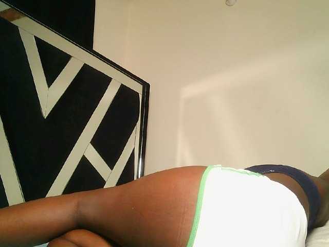 Oliviablue live cam on BongaCams
