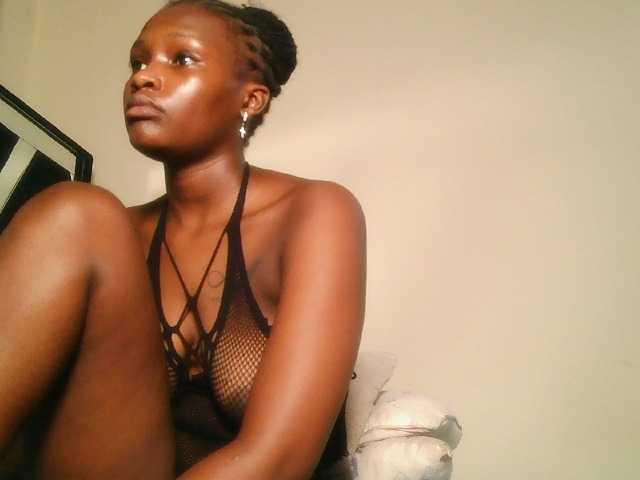 Oliviablue live cam on BongaCams