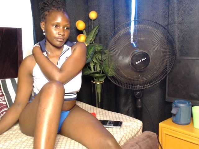Oliviablue live cam on BongaCams