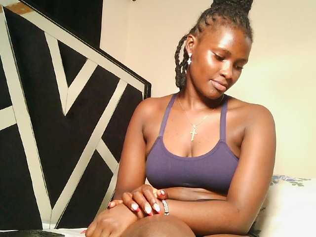 Oliviablue live cam on BongaCams