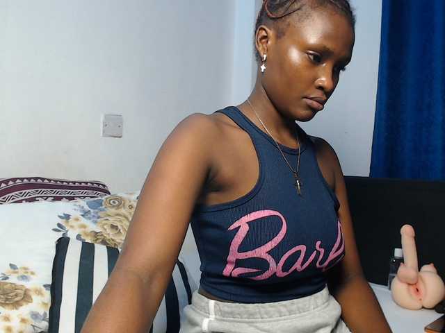 Oliviablue live cam on BongaCams