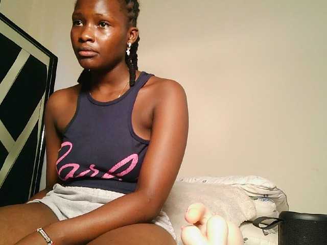 Oliviablue live cam on BongaCams