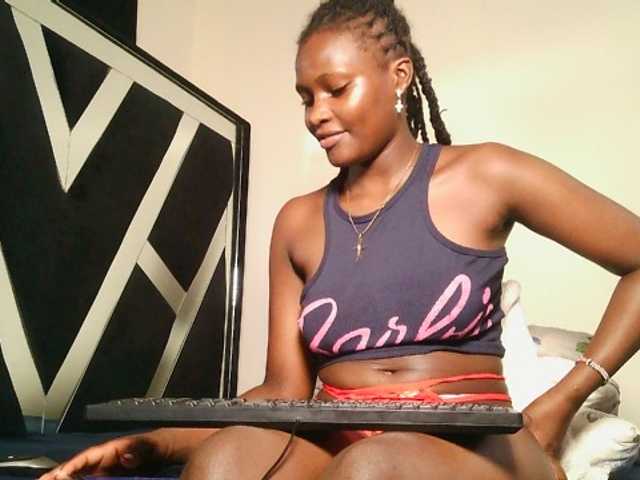 Oliviablue live cam on BongaCams