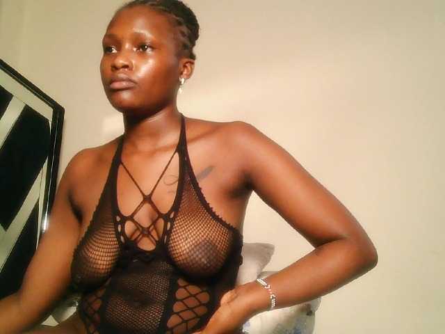 Oliviablue live cam on BongaCams