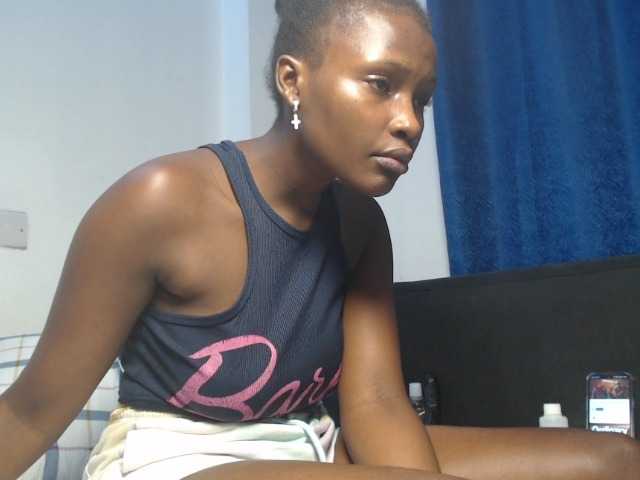 Oliviablue live cam on BongaCams