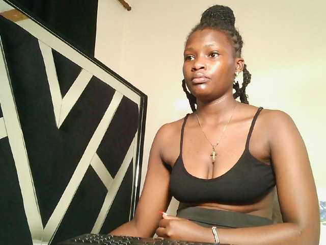 Oliviablue live cam on BongaCams