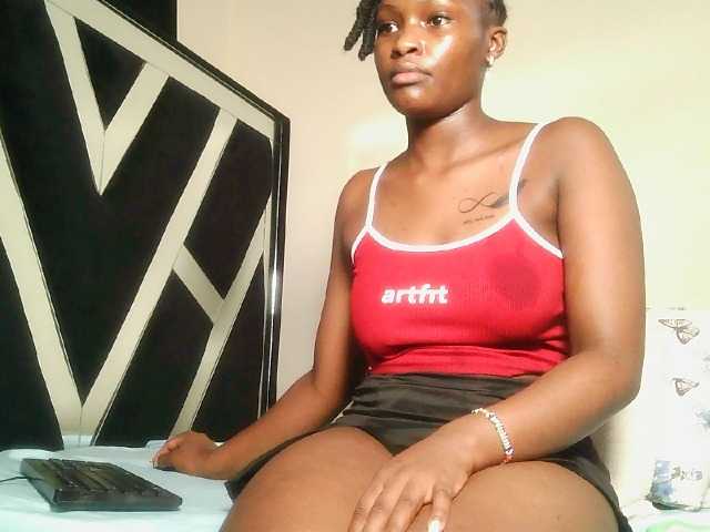 Oliviablue live cam on BongaCams