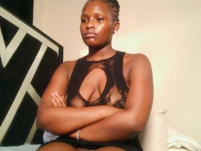 Oliviablue live cam on BongaCams