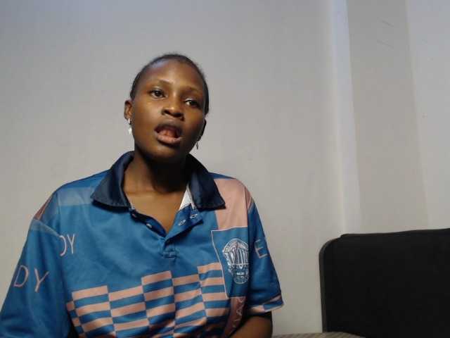 Oliviablue live cam on BongaCams