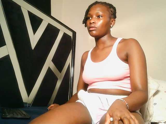 Oliviablue live cam on BongaCams