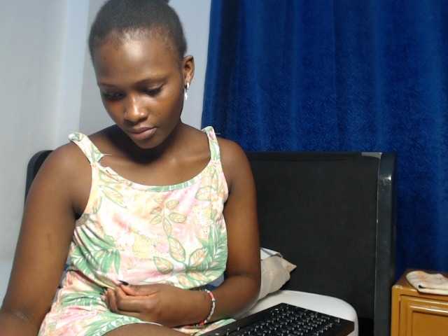 Oliviablue live cam on BongaCams