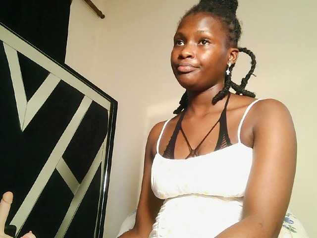 Oliviablue live cam on BongaCams