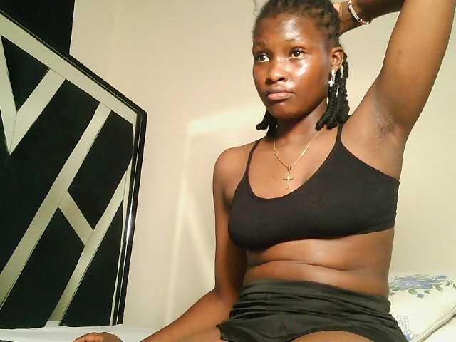 Oliviablue live cam on BongaCams