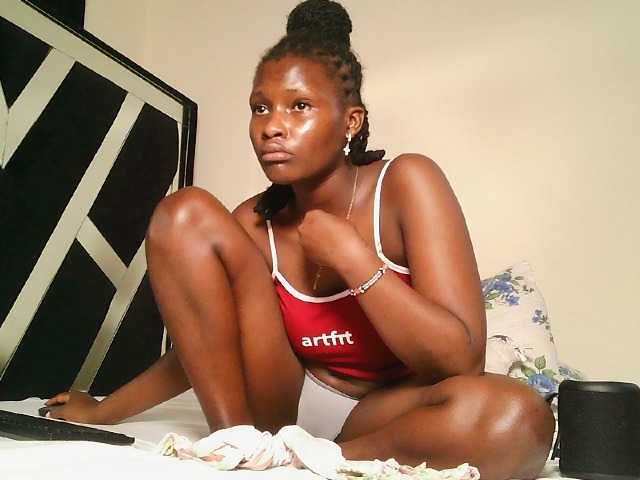 Oliviablue live cam on BongaCams