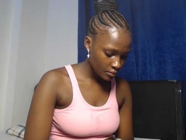 Oliviablue live cam on BongaCams