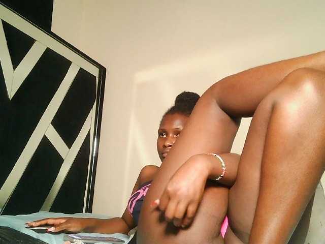 Oliviablue live cam on BongaCams