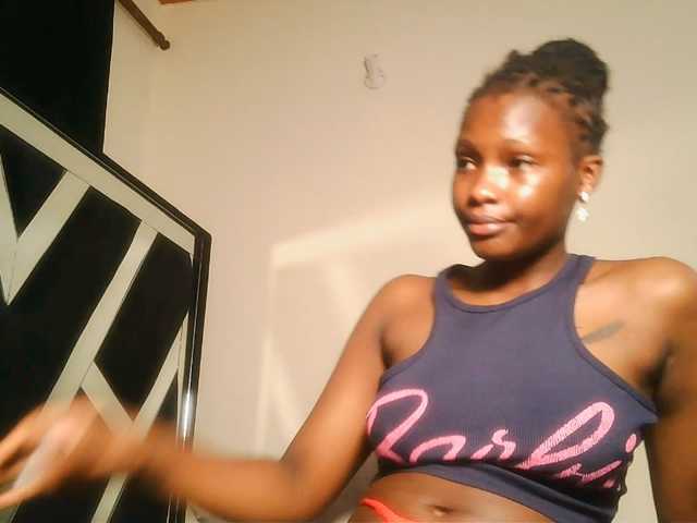 Oliviablue live cam on BongaCams