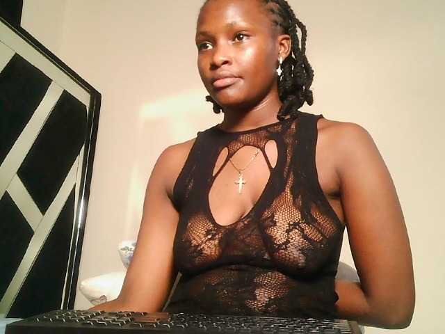 Oliviablue live cam on BongaCams