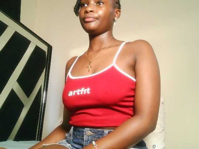Oliviablue live cam on BongaCams