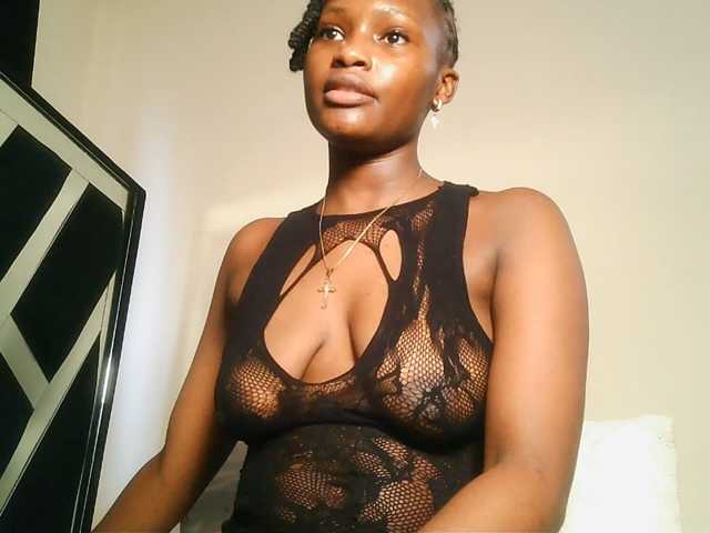 Oliviablue live cam on BongaCams