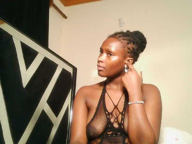 Oliviablue live cam on BongaCams