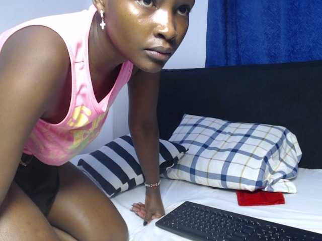 Oliviablue live cam on BongaCams