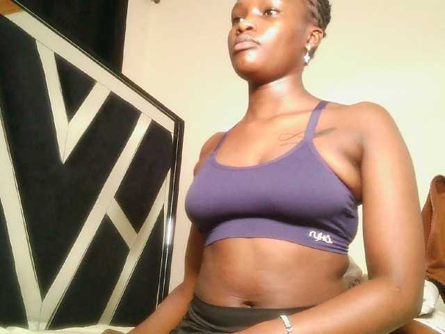 Oliviablue live cam on BongaCams