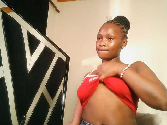 Oliviablue live cam on BongaCams