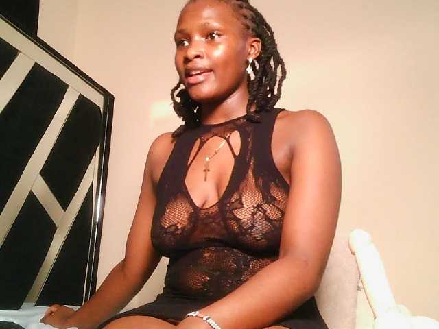 Oliviablue live cam on BongaCams