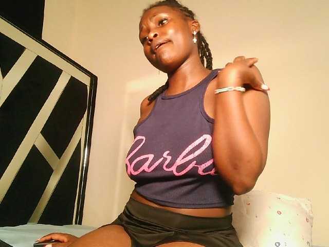 Oliviablue live cam on BongaCams