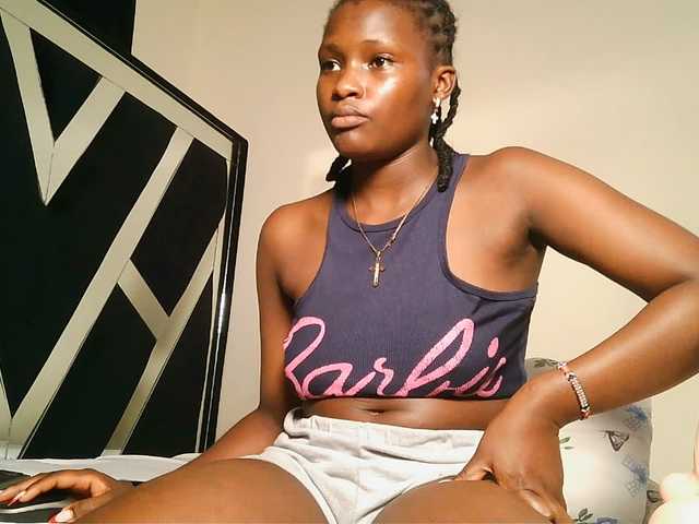 Oliviablue live cam on BongaCams