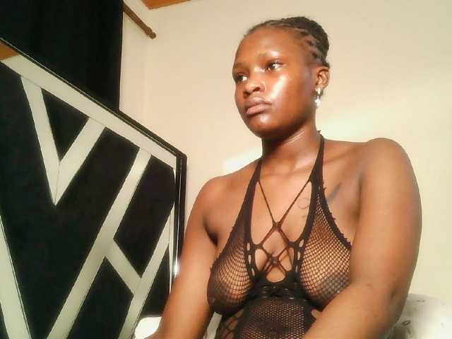 Oliviablue live cam on BongaCams