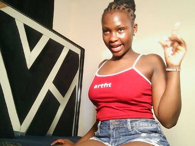 Oliviablue live cam on BongaCams