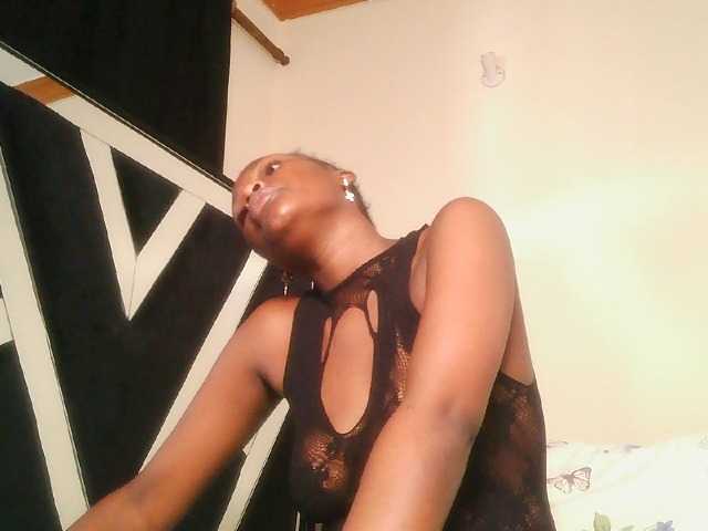 Oliviablue live cam on BongaCams