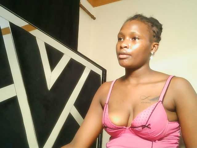 Oliviablue live cam on BongaCams
