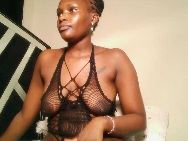 Oliviablue live cam on BongaCams