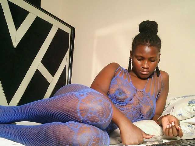 Oliviablue live cam on BongaCams