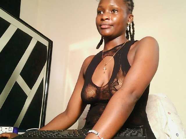 Oliviablue live cam on BongaCams
